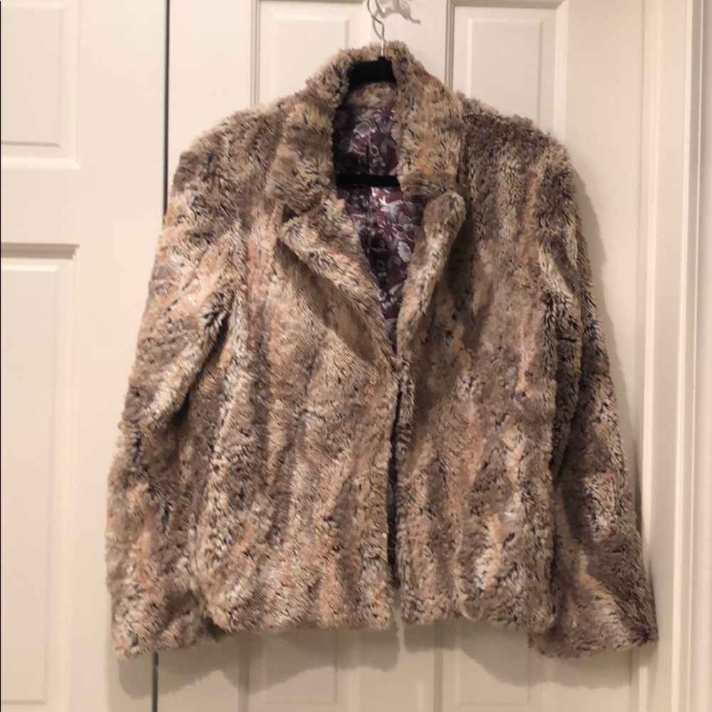 Faux fur lovely 2 pocket coat